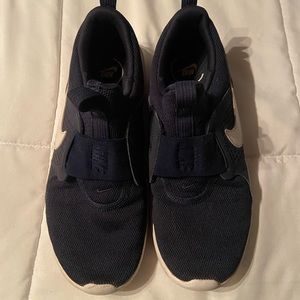 Mens Navy Blue Nike slip on size 8 - EUC